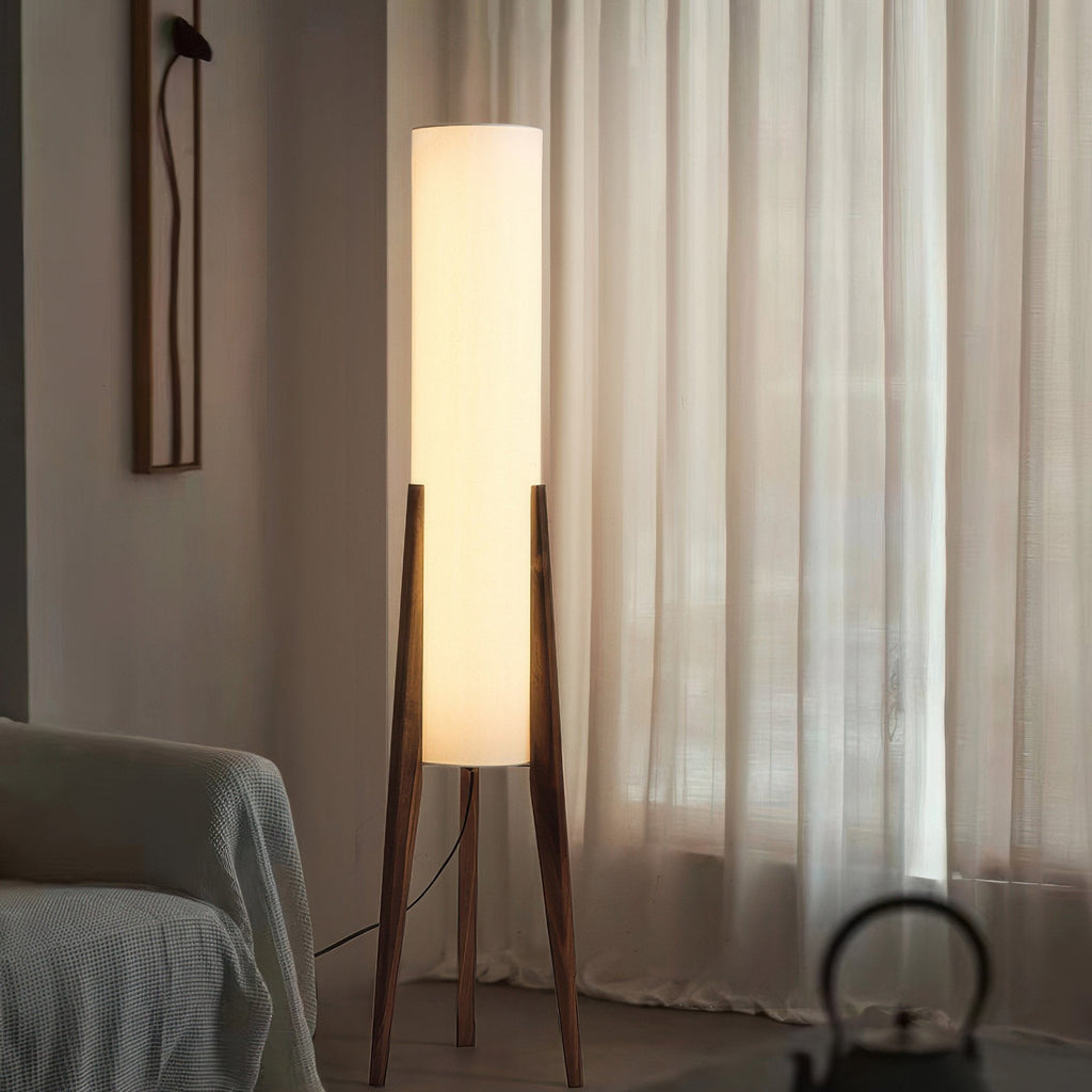 Norei Staande Lamp | Walnoothout & Messing | Stoffen Kap | Warm LED Licht